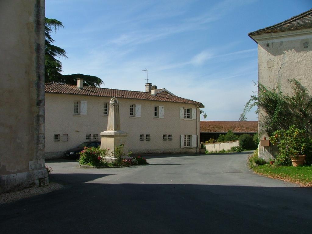 Le Petit Lavoir Saint-Paul-Lizonne Buitenkant foto